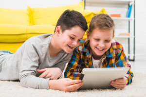 現代の小学生は授業もタブレット？ノートは不要？その実態に迫ってみた