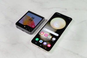 折りたたみスマホを買って失敗？壊れやすいって本当？使用感や口コミを徹底調査！